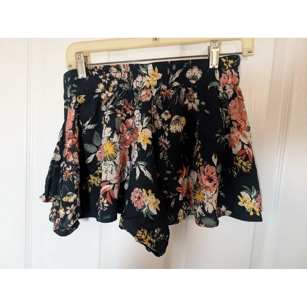 Urban‎ Outfitters BOG Collective Floral Print Shorts Women's Size S Black